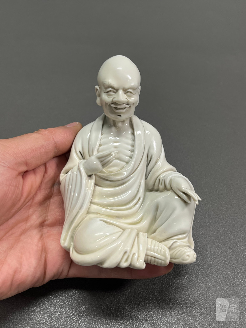 十九世纪  德化白釉罗汉坐像（带木座） - 图3